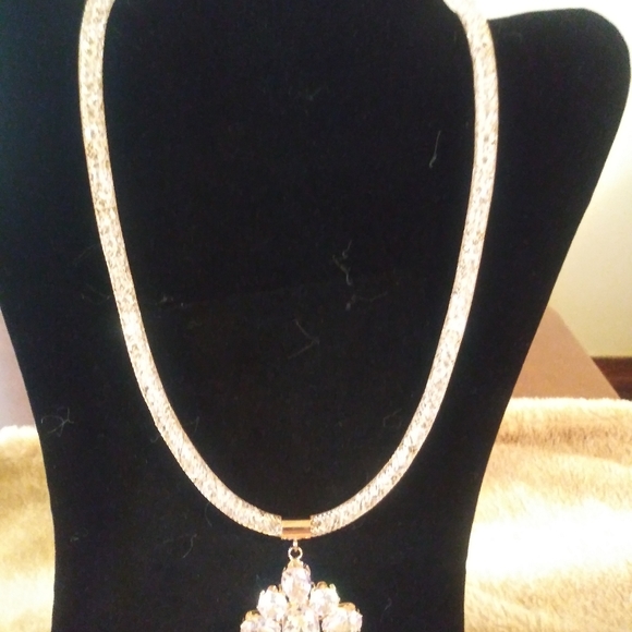 White Austrian Crystal Flower Pendant Necklace 21Inch - Picture 14 of 16